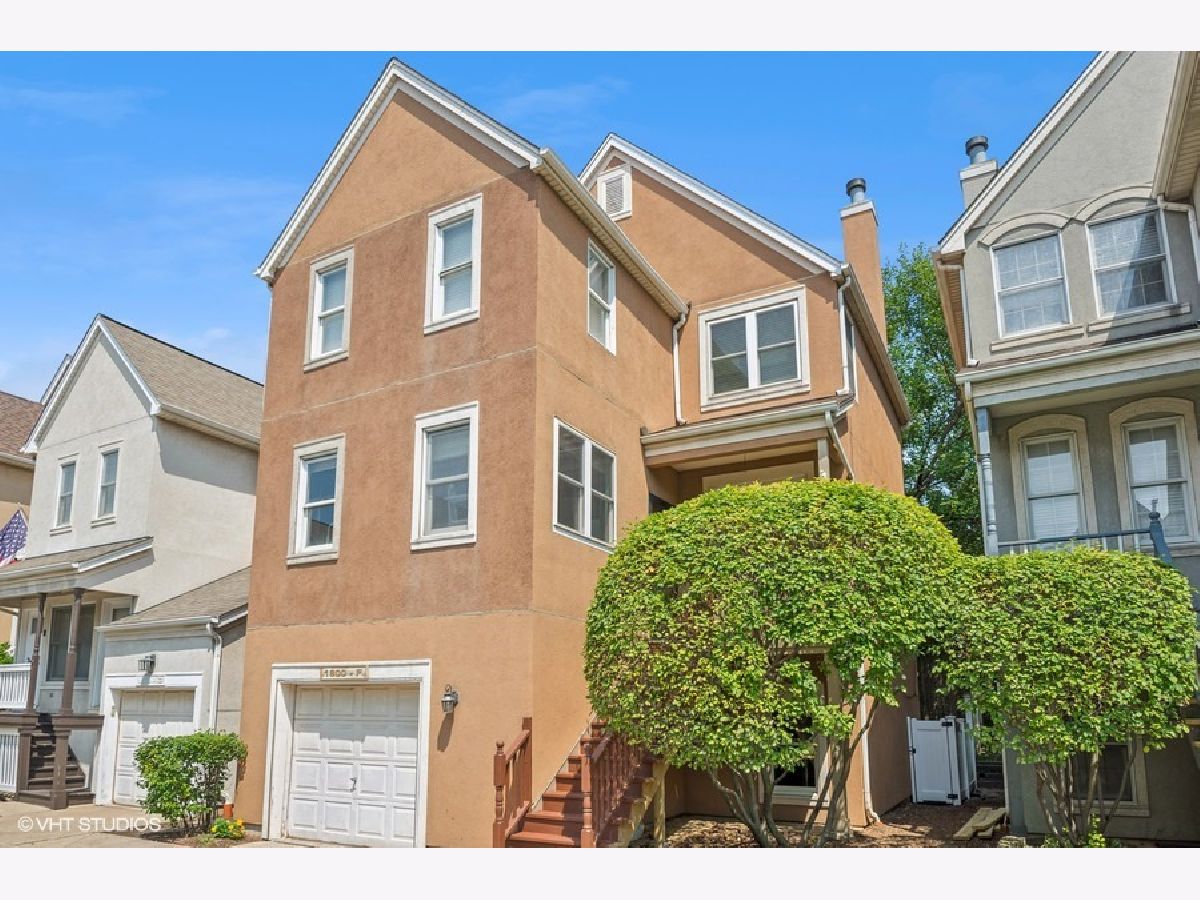 Homes & Townhomes & Condos Sold Picardy Place Chicago Illinois, 1800 Diversey