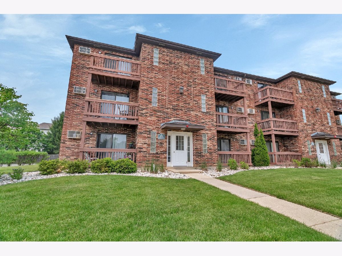 Condominiums Sold Evergreen Condominiums Glendale Heights Illinois, 1118 Cedar
