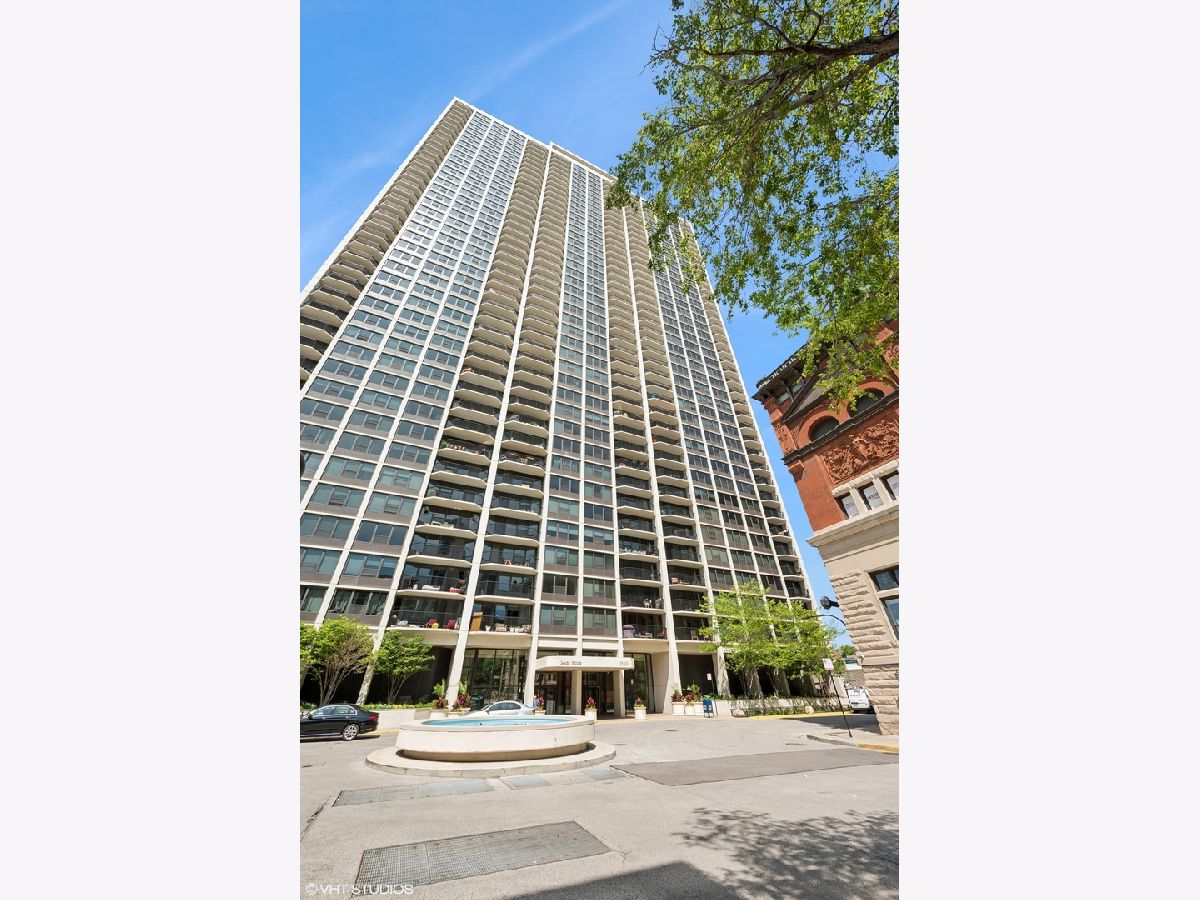 Condos & Townhomes Sold Sandburg Village Chicago Illinois, 1560 Sandburg