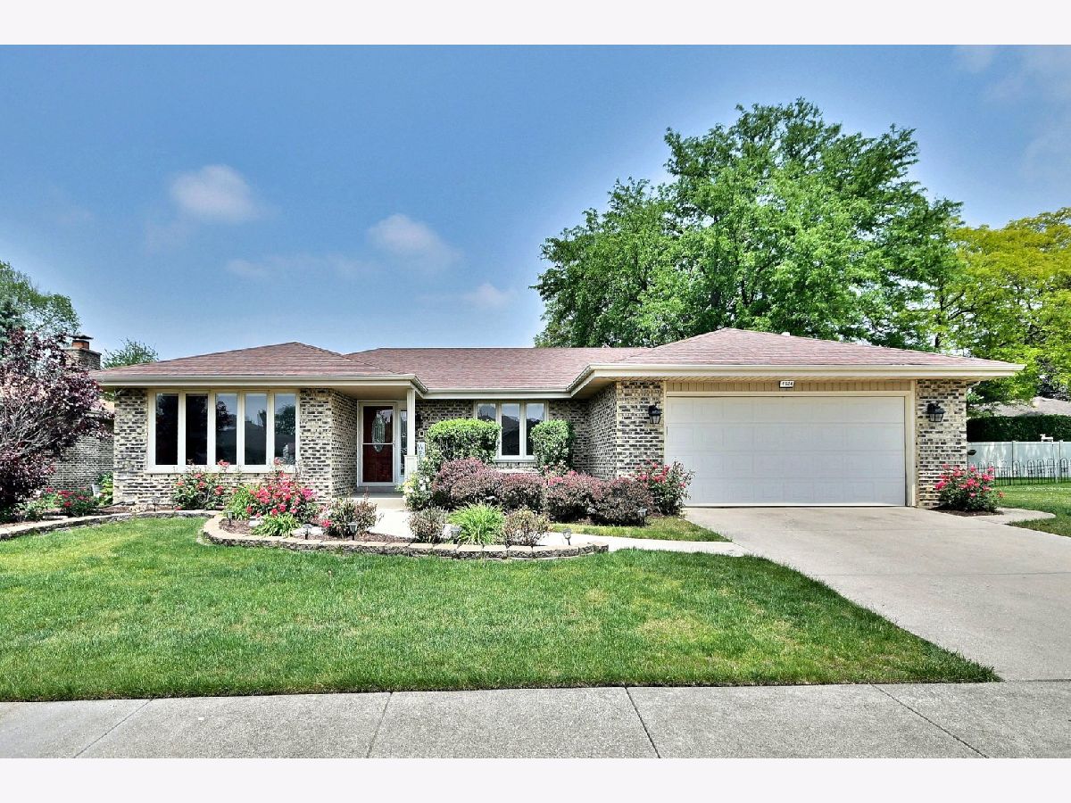 Townhomes & Condos & Homes Sold Catalina Orland Park Illinois, 7624 Chestnut