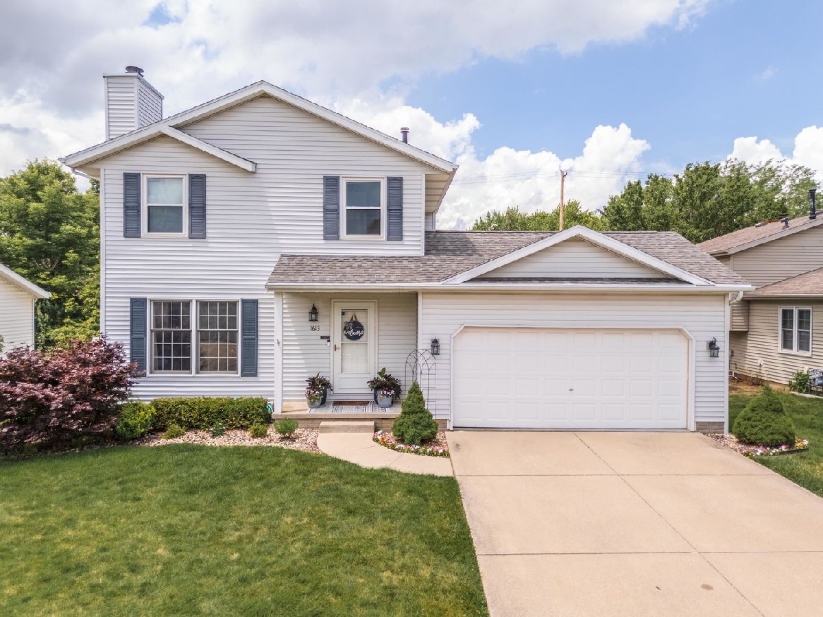 Homes & Condos & Townhomes Sold Carriage Hills Normal Illinois, 1613 Cutter