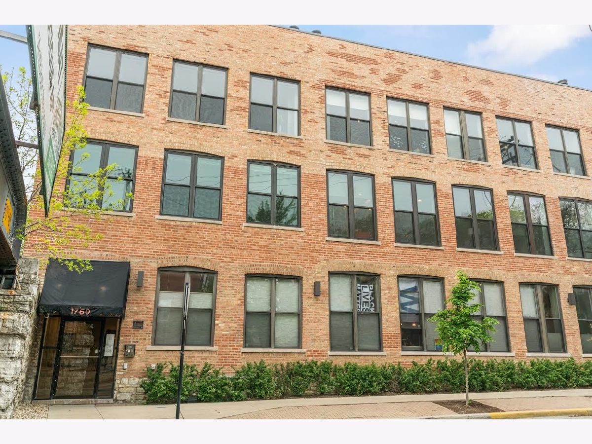  Rented Chicago Illinois, 1760 Wrightwood