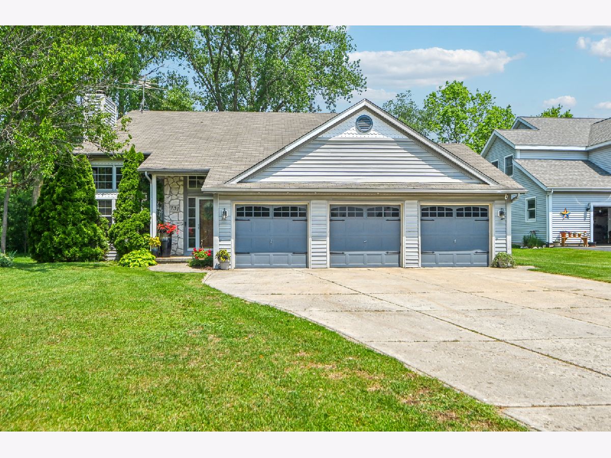 Homes & Condos & Townhomes Sold Edgewood Woodstock Illinois, 731 Roger
