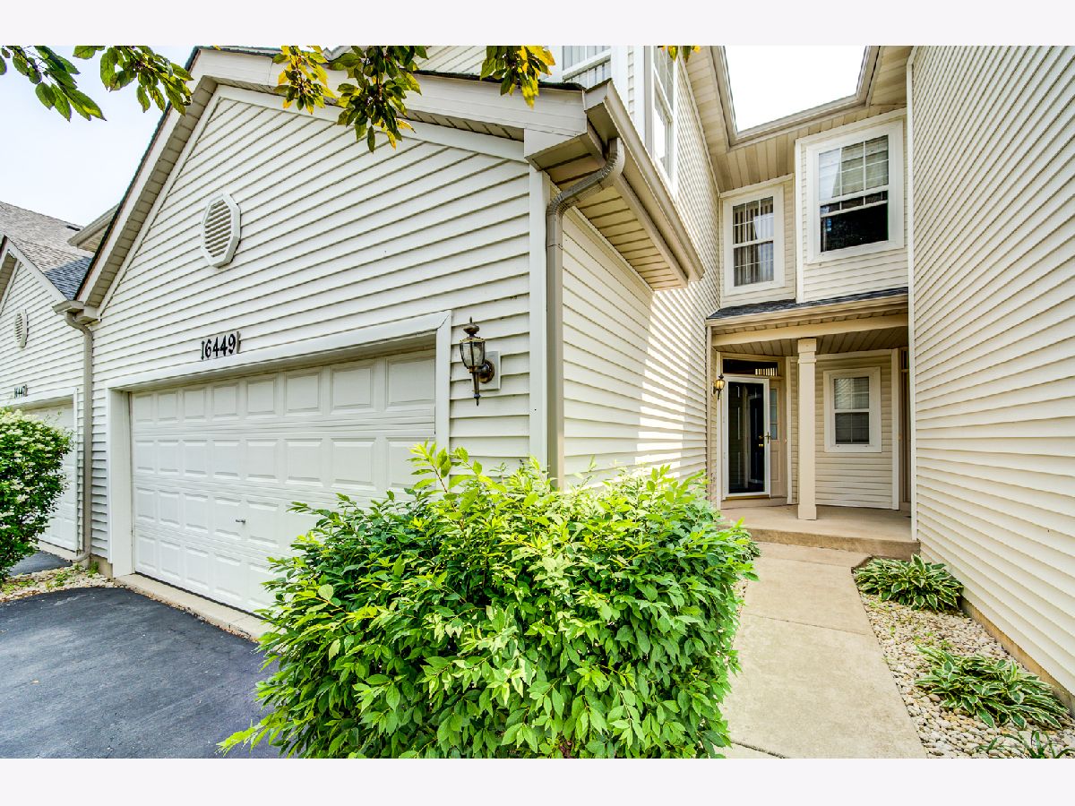 Townhomes & Condos & Homes Sold Victoria Crossing Lockport Illinois, 16449 Newcastle