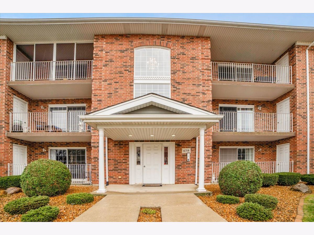 Townhomes & Condos Sold Eagles Nest Tinley Park Illinois, 6719 White Tailed