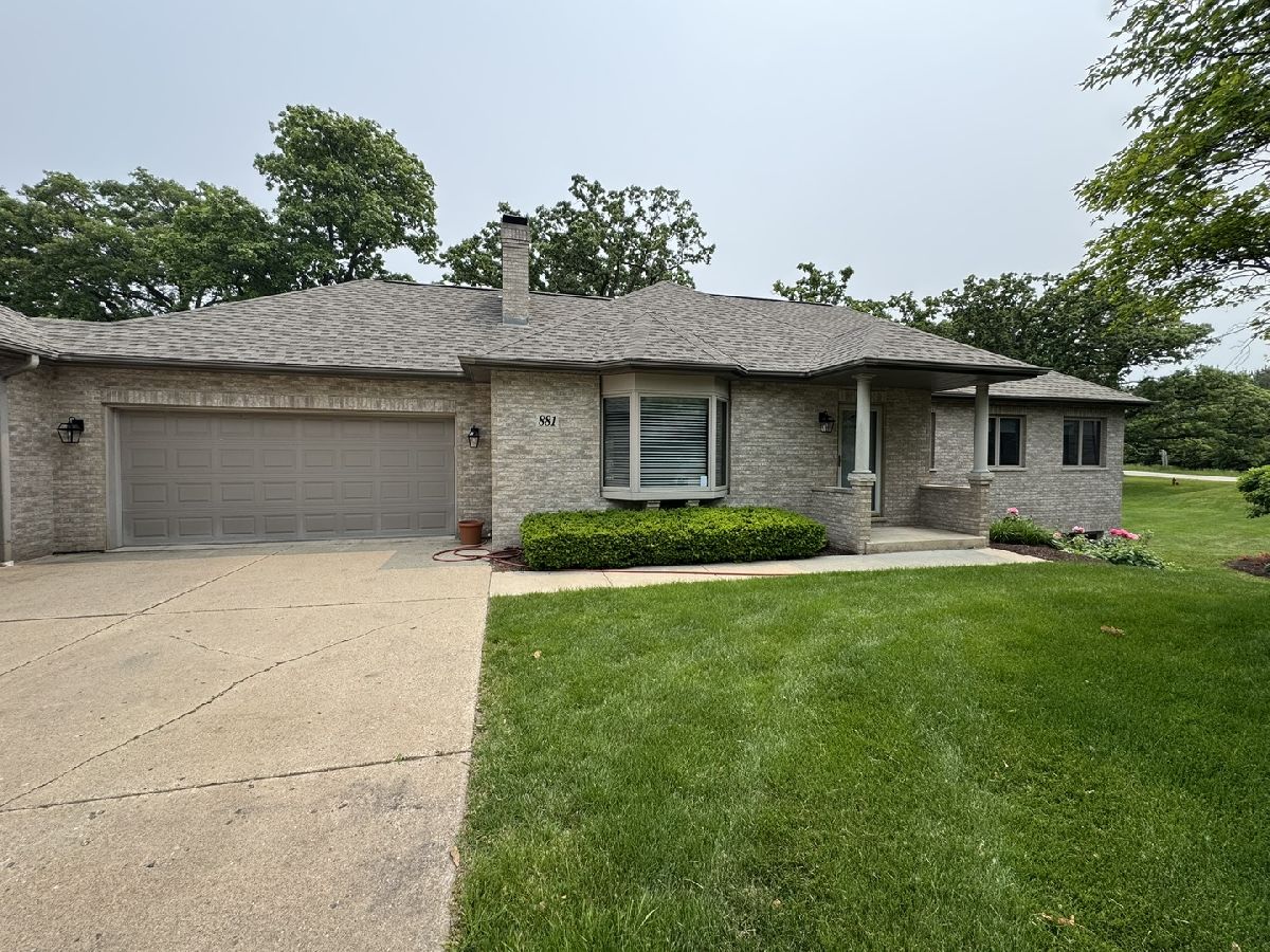  Rented Elgin Illinois, 881 Glenmore
