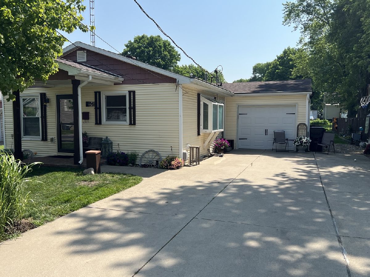  Sold Clinton Illinois, 806 Elizabeth