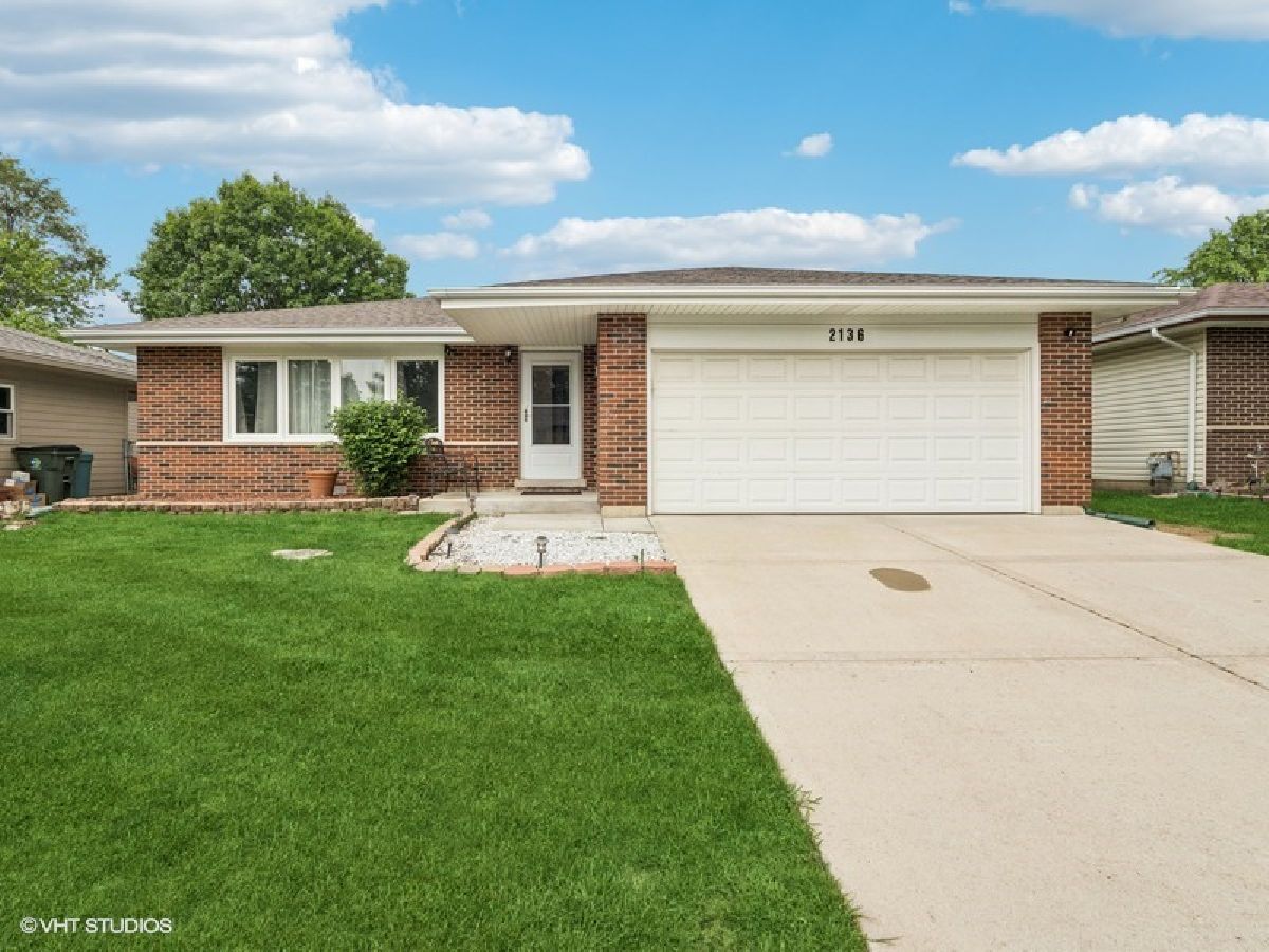 Homes Sold Fair Meadows Palatine Illinois, 2136 Westmoreland