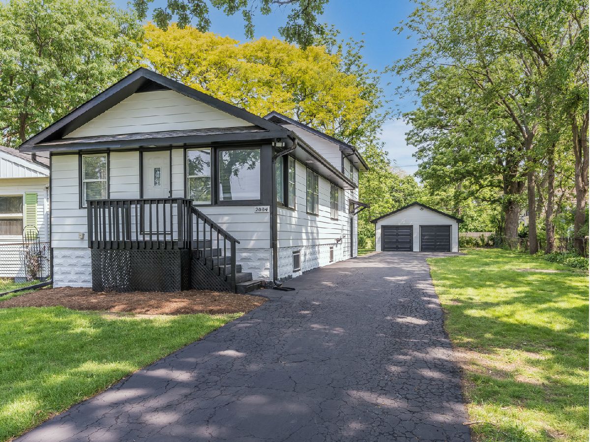 Homes For Sale Mcintosh Lisle Illinois, 2004 Burlington Avenue