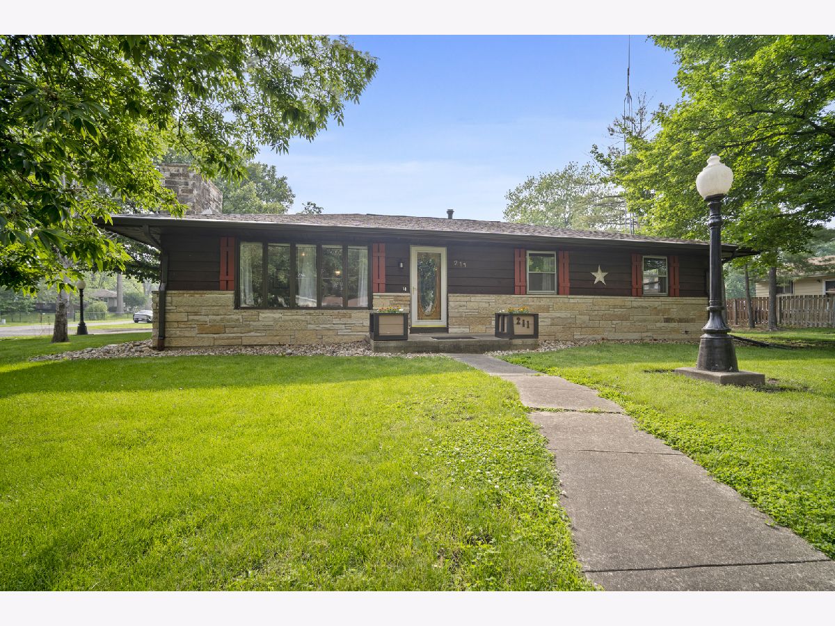  Sold Hudson Illinois, 211 East