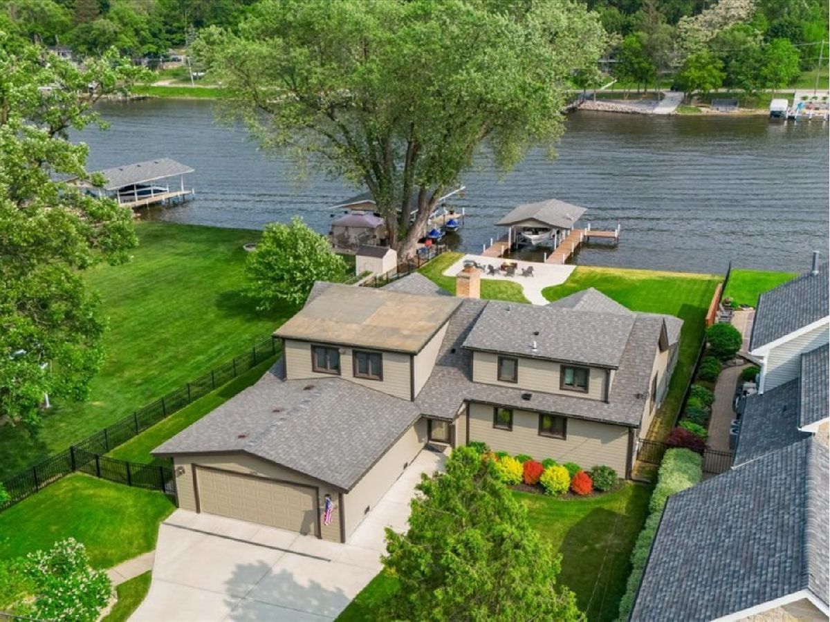 Homes Sold Algonquin Hills Algonquin Illinois, 1599 Lowe