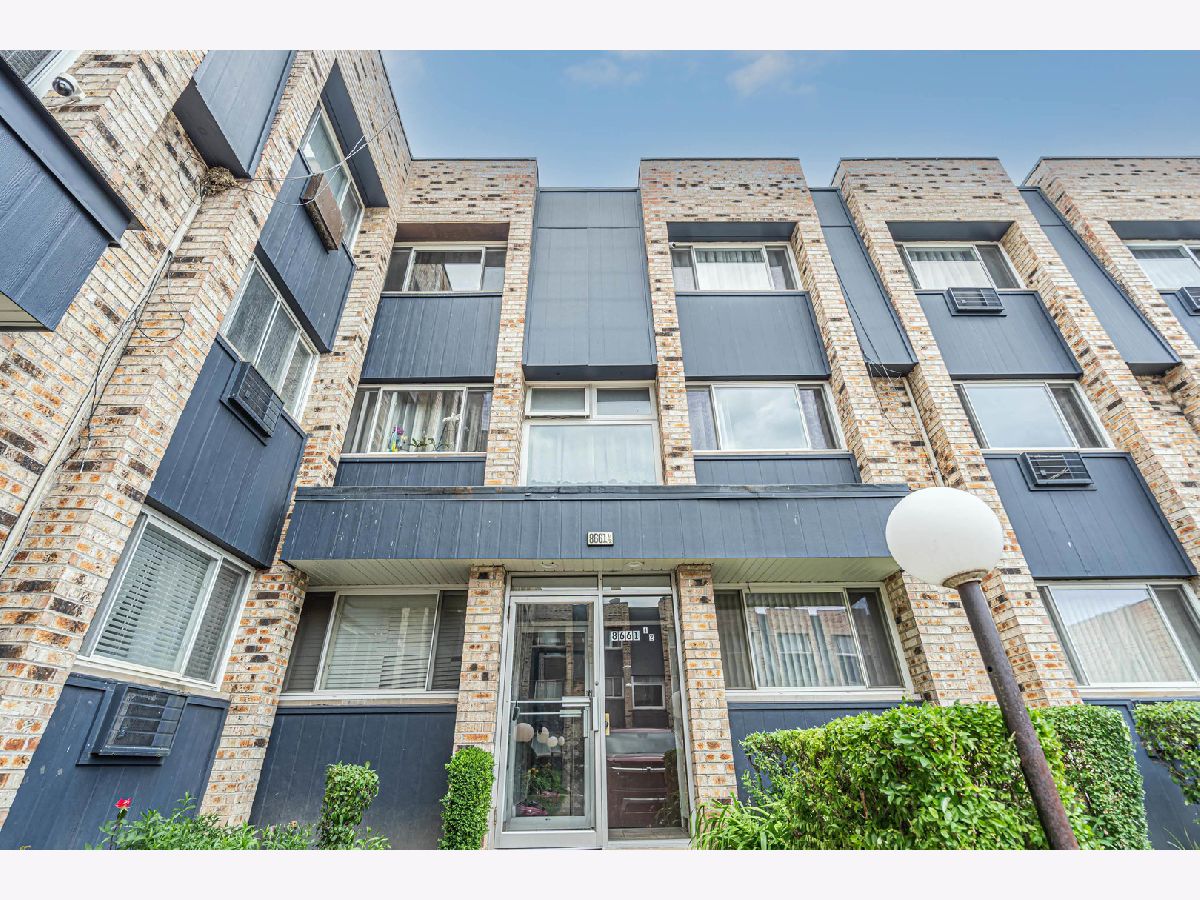 Condominiums Sold Honey Bee Chicago Illinois, 8661 1/2 Foster