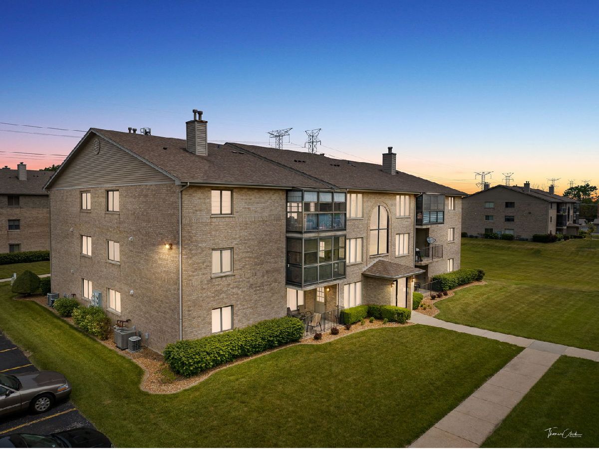 Condominiums & Homes Sold Crestwood Highlands Crestwood Illinois, 13935 Le Claire