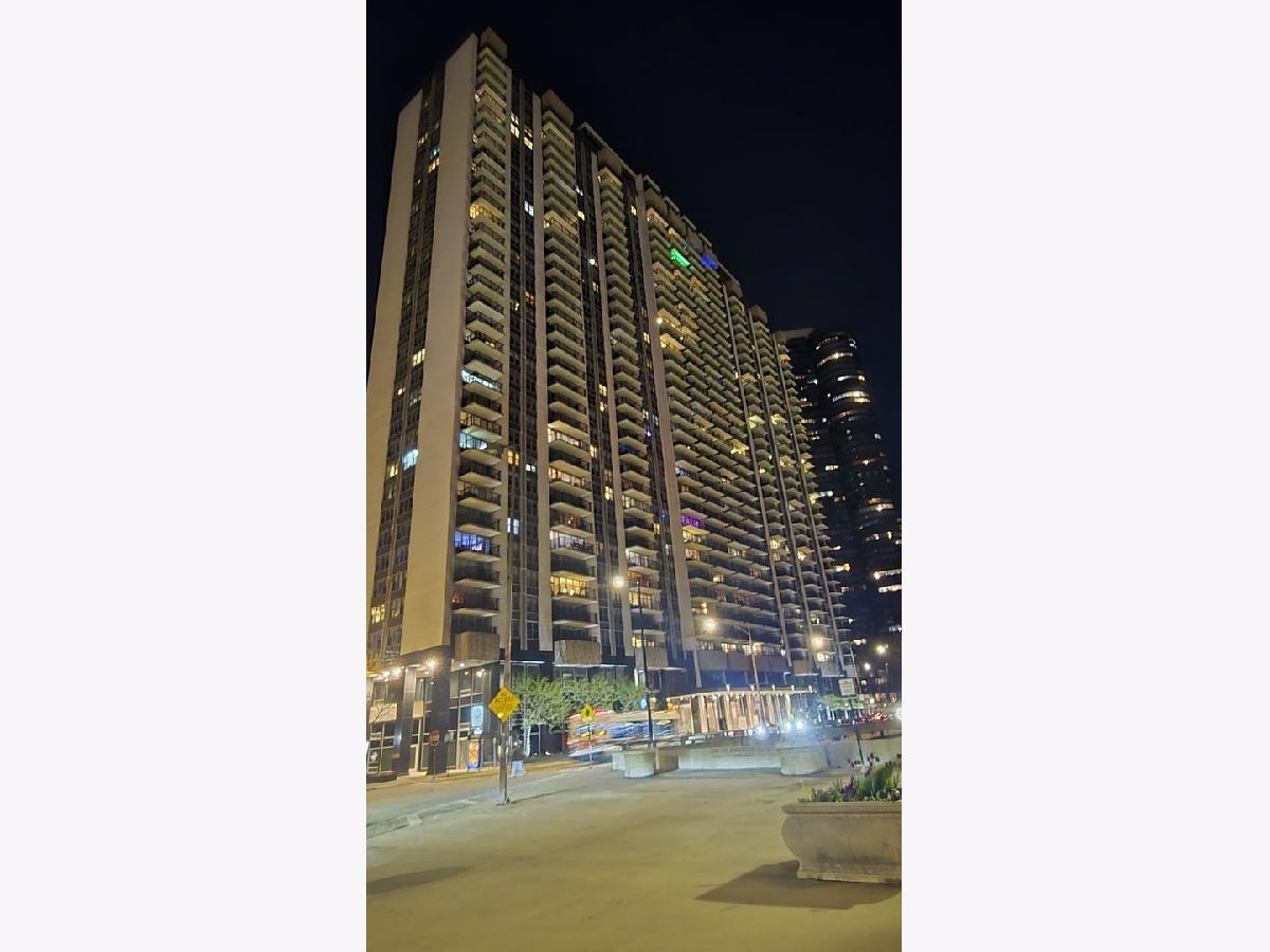 Condos & Townhomes Rented New Eastside Chicago Illinois, 400 Randolph
