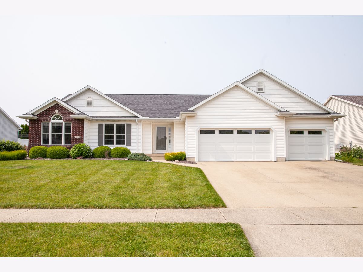  Sold Hudson Illinois, 103 Kendahl
