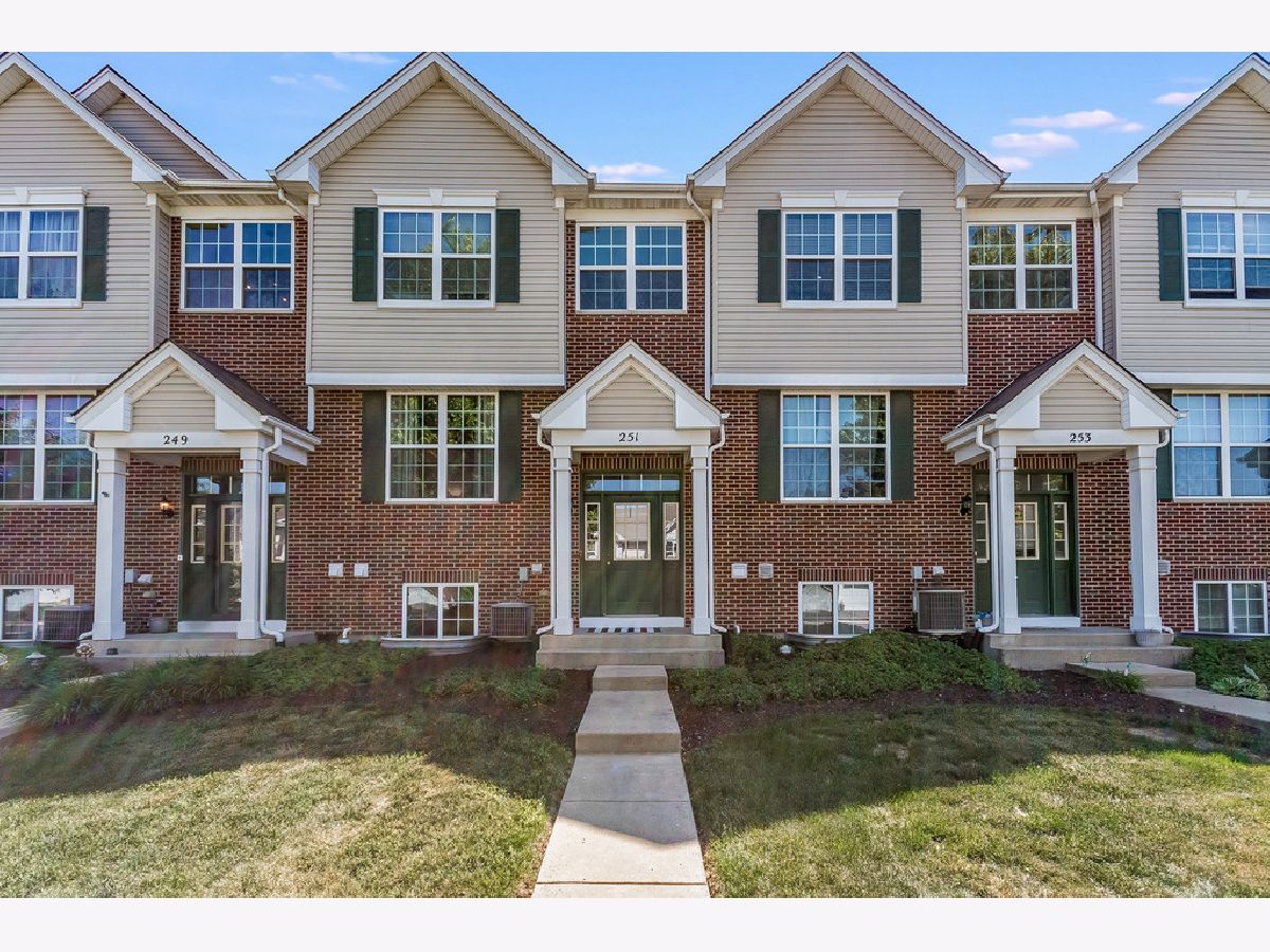Townhomes & Condos Sold Creekside Romeoville Illinois, 251 Oak Creek