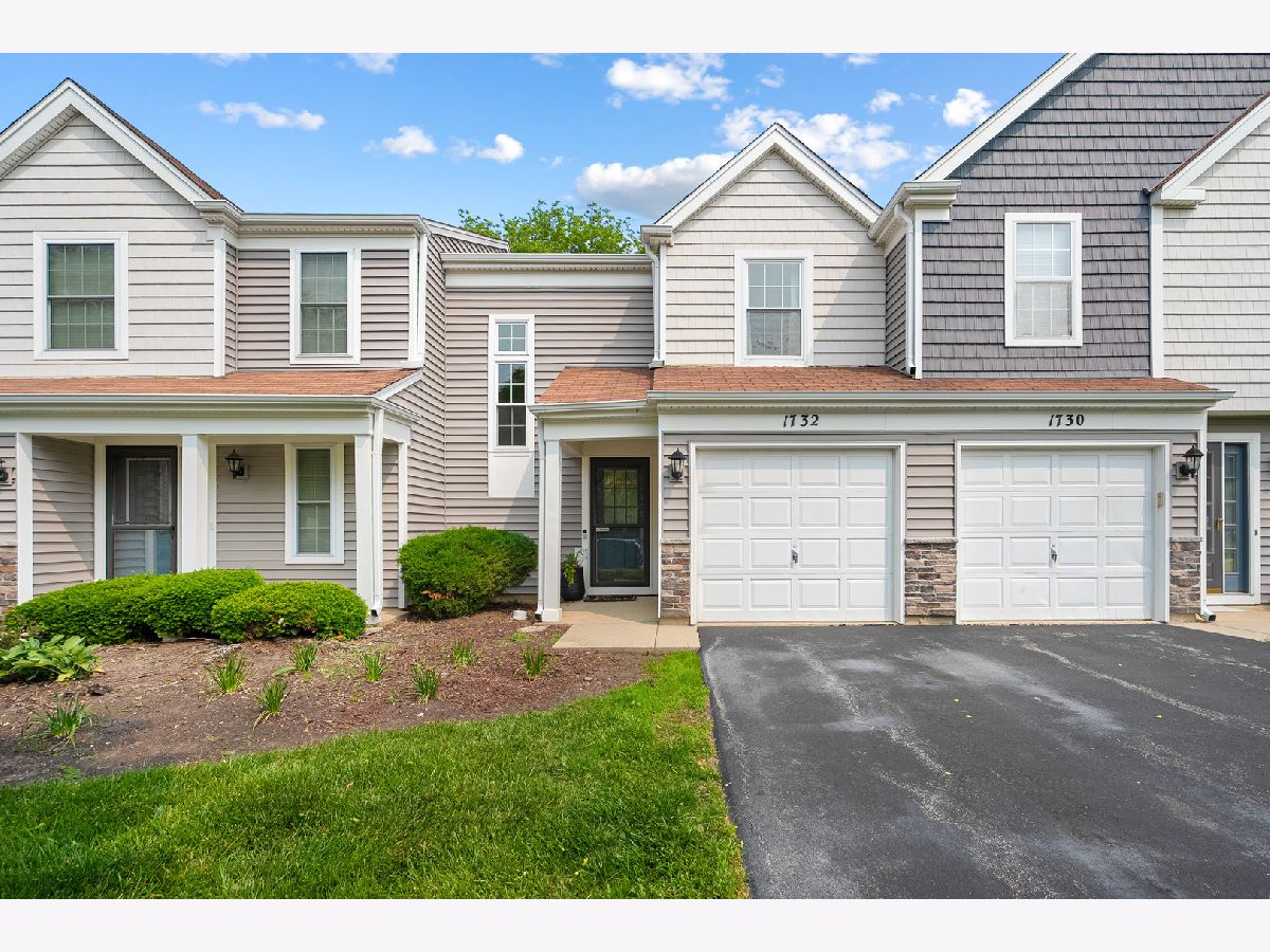 Townhomes & Homes Sold College Green Elgin Illinois, 1732 Pebble Beach
