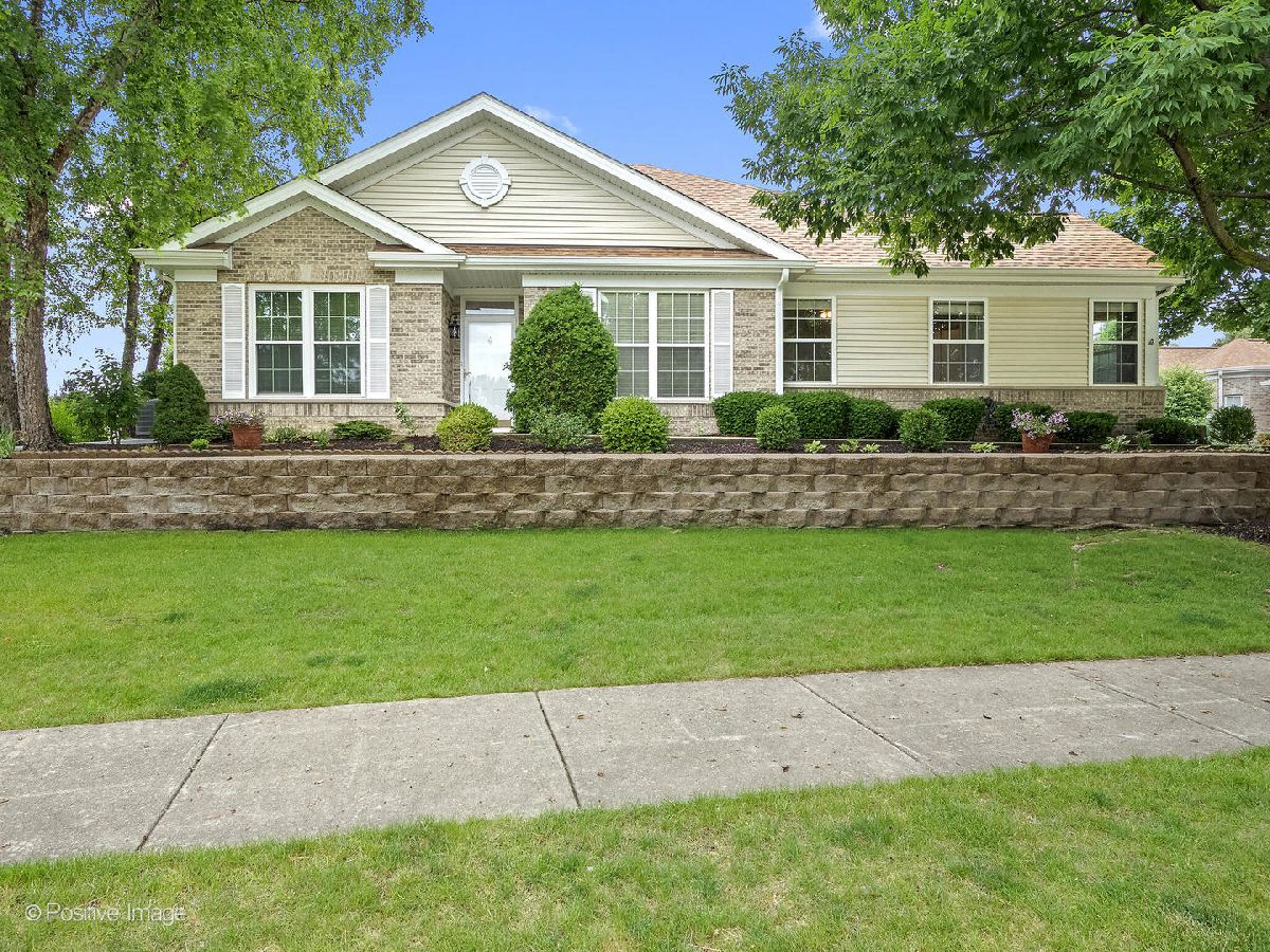 Townhomes & Condos & Homes Sold Carillon Plainfield Illinois, 21323 Juniper