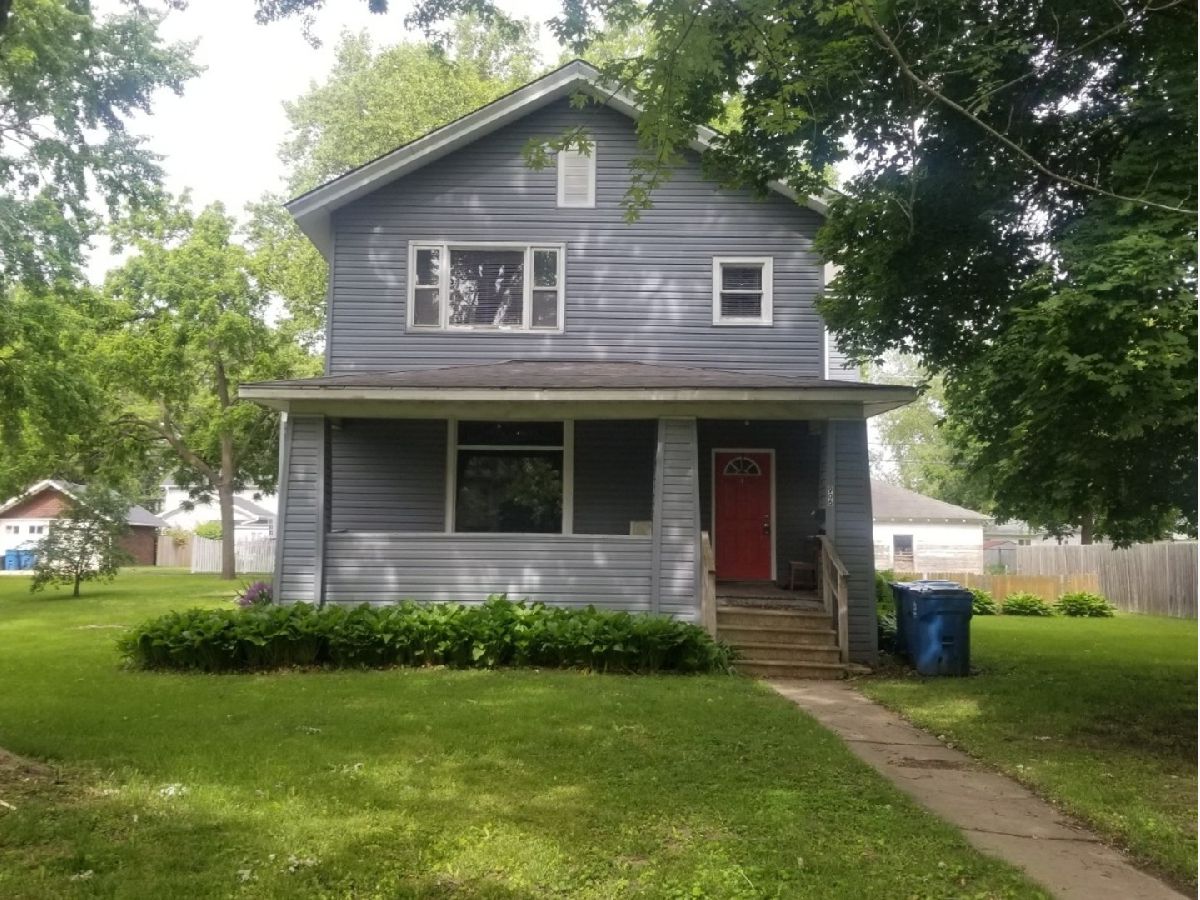  Rented Mendota Illinois, 906 4th
