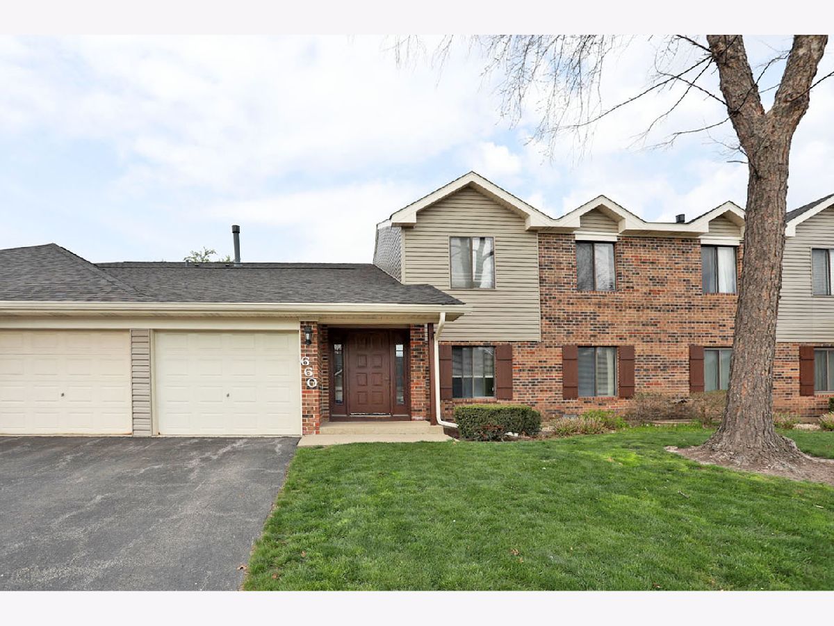 Condominiums Rented Cross Creek Roselle Illinois, 660 Cumberland