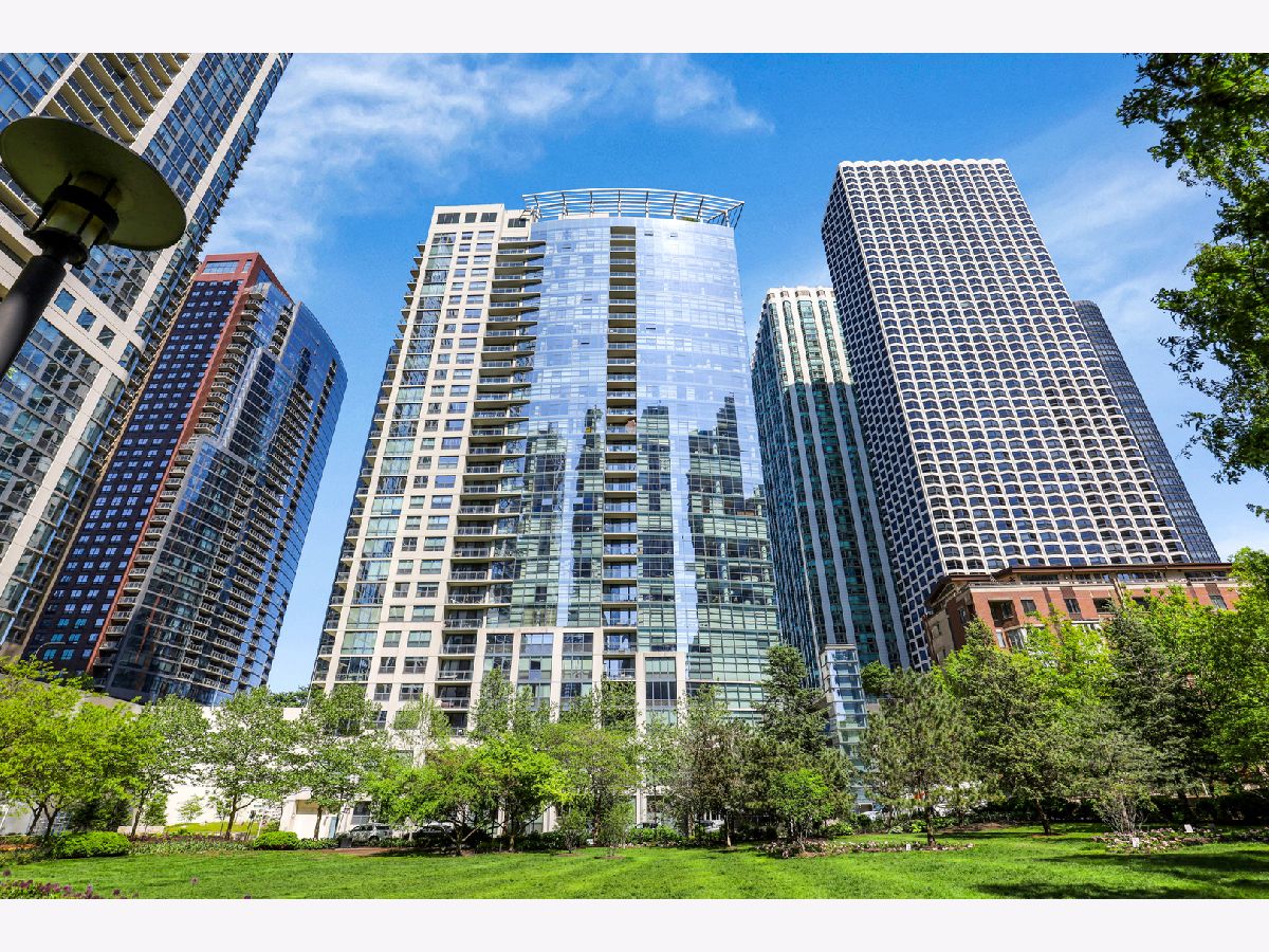 Condos & Townhomes Sold Lancaster Chicago Illinois, 201 Westshore