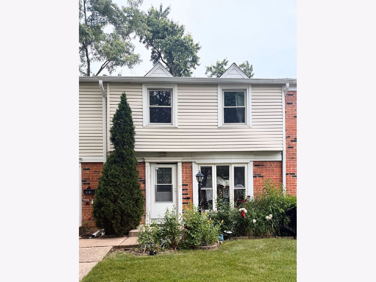 Townhomes & Condos Sold The Oaks Streamwood Illinois, 2062 Essex