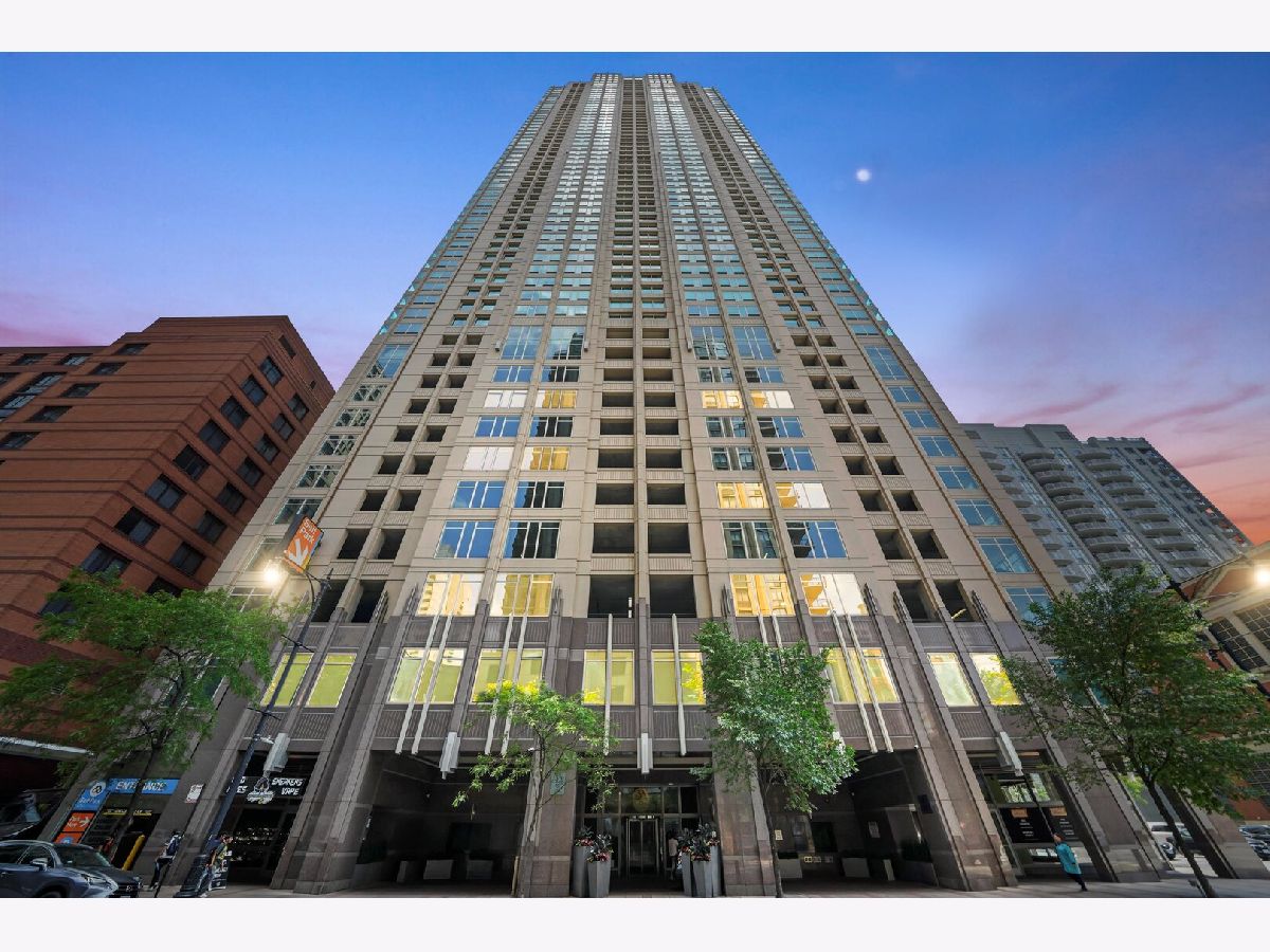 Condos & Townhomes Rented Millenium Centre Chicago Illinois, 33 Ontario