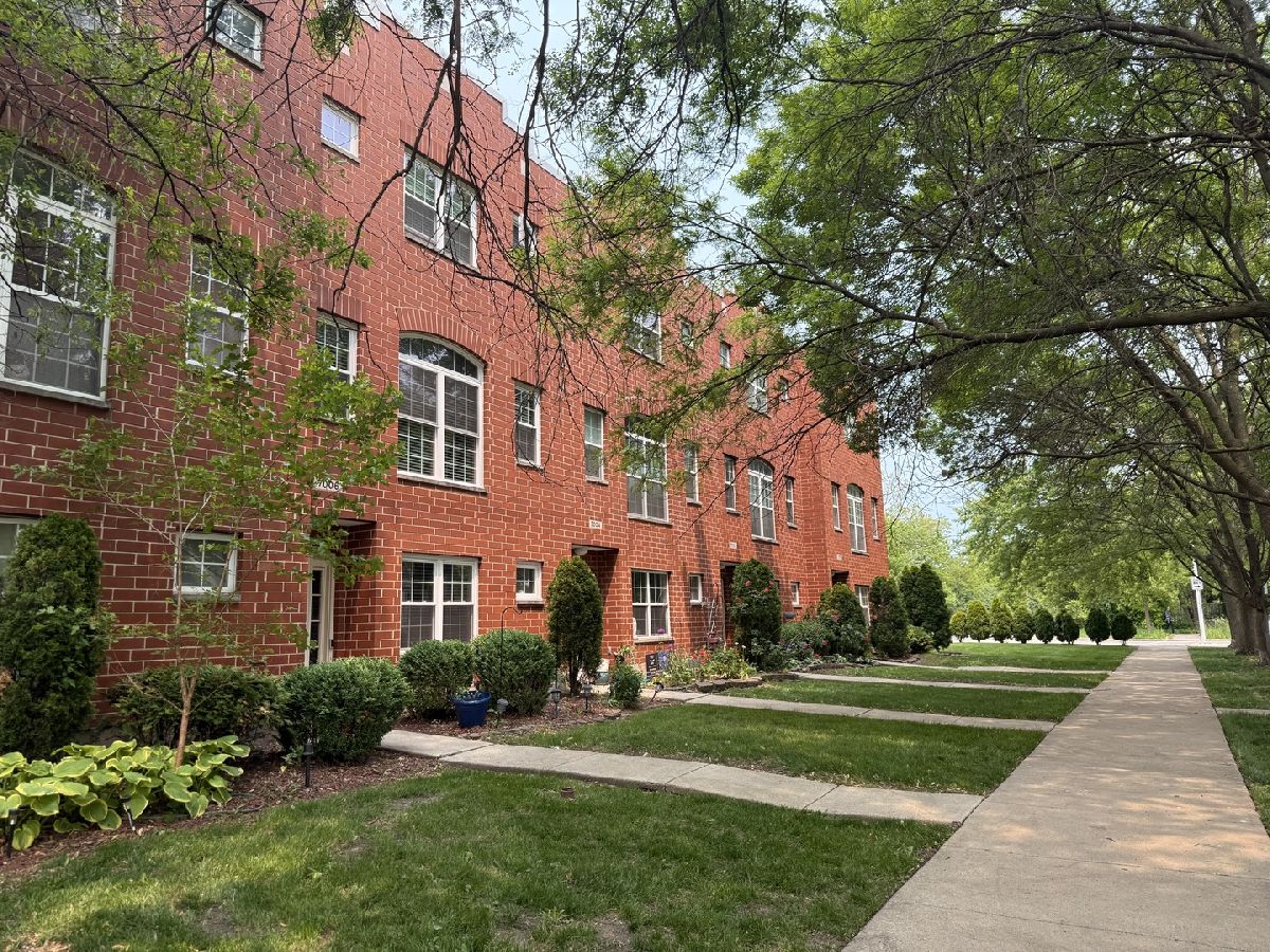 Rented Chicago Illinois, 7006 Belden