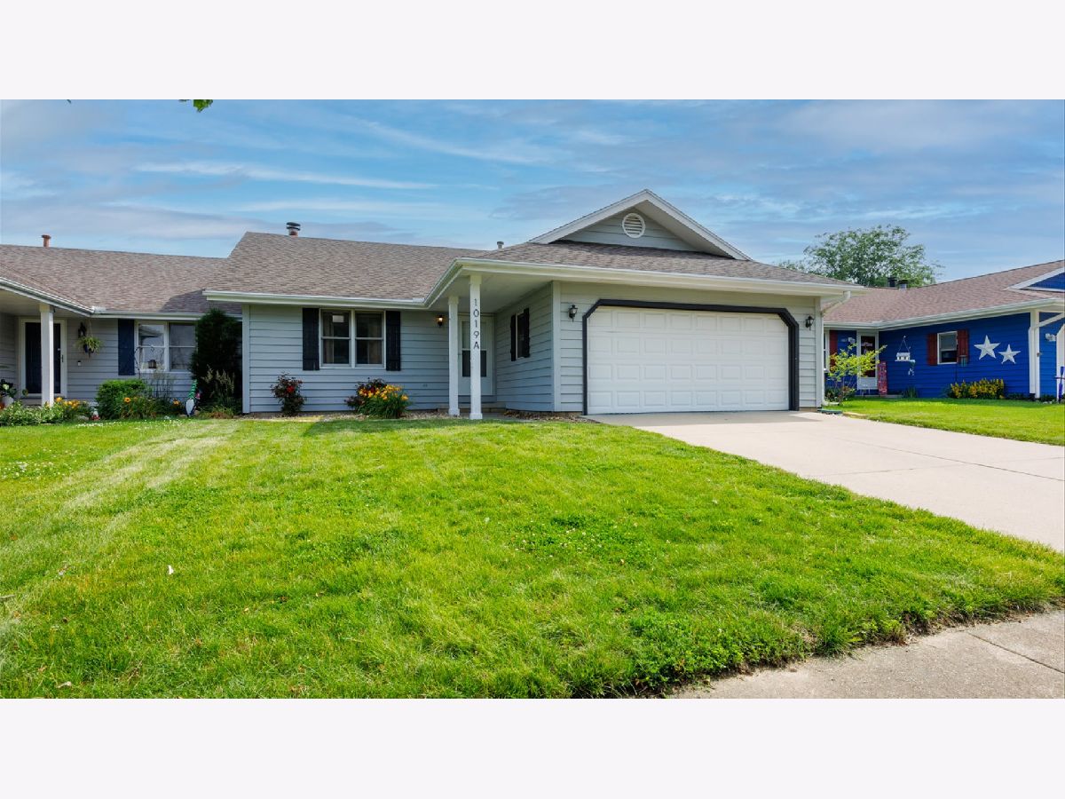Homes & Condos & Townhomes Sold Laesch Acres Bloomington Illinois, 1019 Laesch
