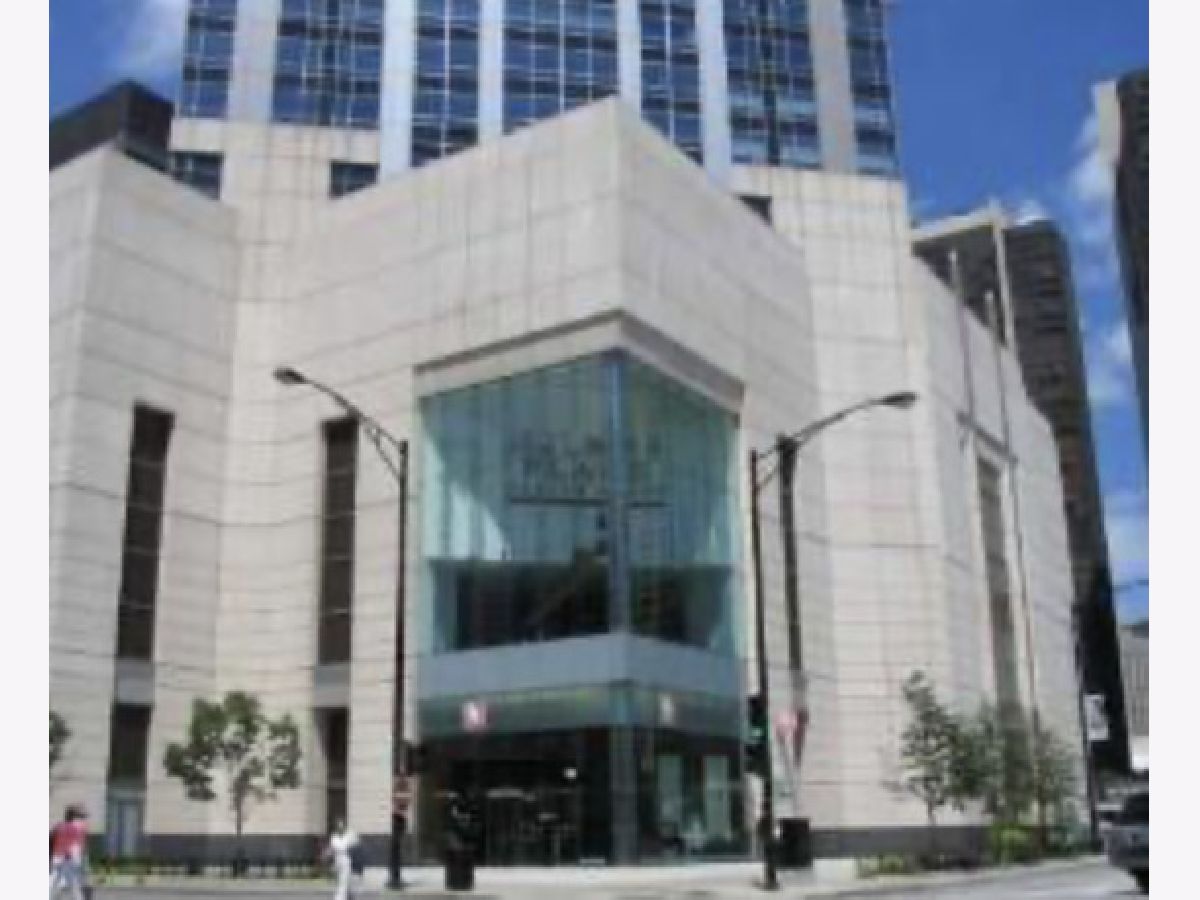 Condominiums Rented River East Chicago Illinois, 512 Mcclurg