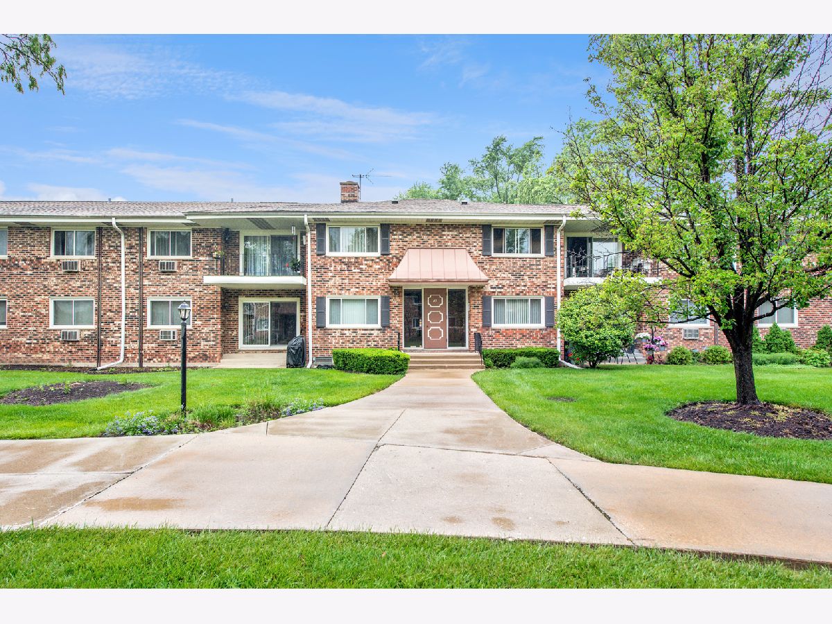 Condominiums Sold Woodglen Glen Ellyn Illinois, 43 Main