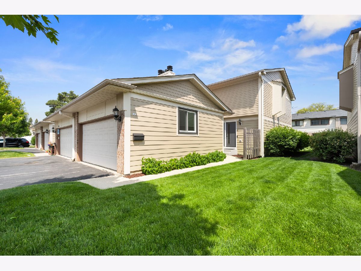 Townhomes Sold Park West Deerfield Illinois, 748 Grouse