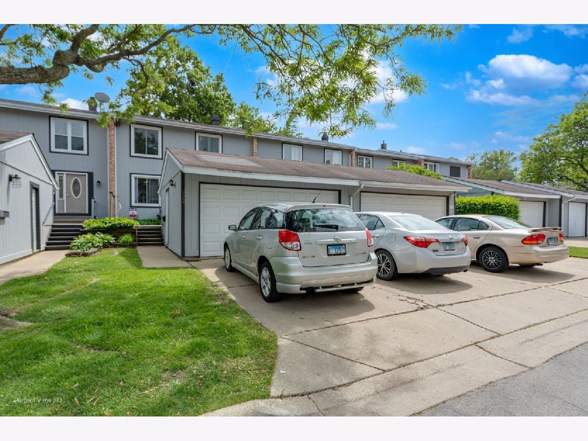 Townhomes & Condos & Homes Sold Westlake Bloomingdale Illinois, 222 Oakwood