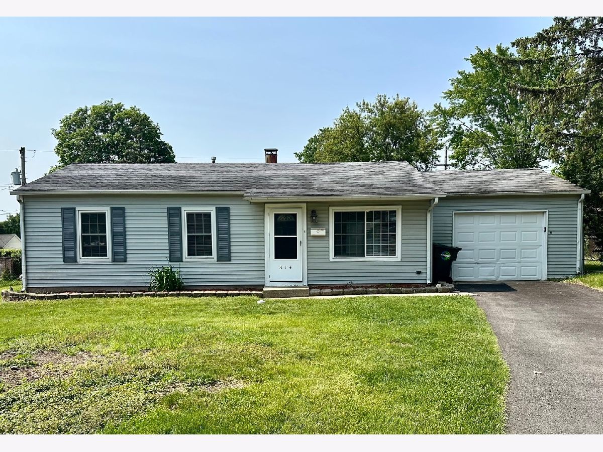 Homes & Townhomes For Sale Woodland Heights Streamwood Illinois, 814 Spruce Court
