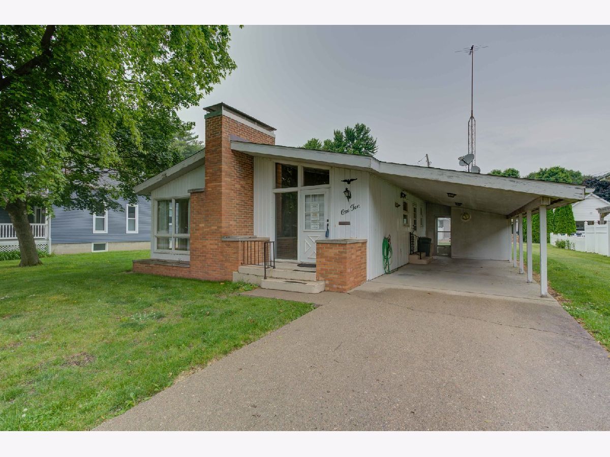  For Sale Tuscola Illinois, 110 Van Allen Street