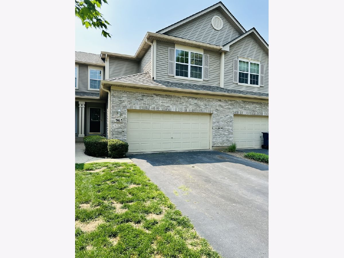 Townhomes & Homes Sold Oak Ridge Elgin Illinois, 963 Oak Ridge