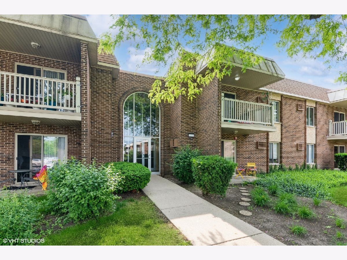 Condominiums & Homes Sold Lake Louise Palatine Illinois, 516 Wilke