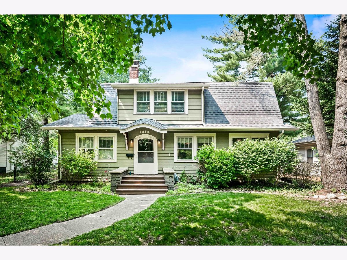 Homes & Condos & Townhomes Sold Founders Grove Bloomington Illinois, 1414 Olive