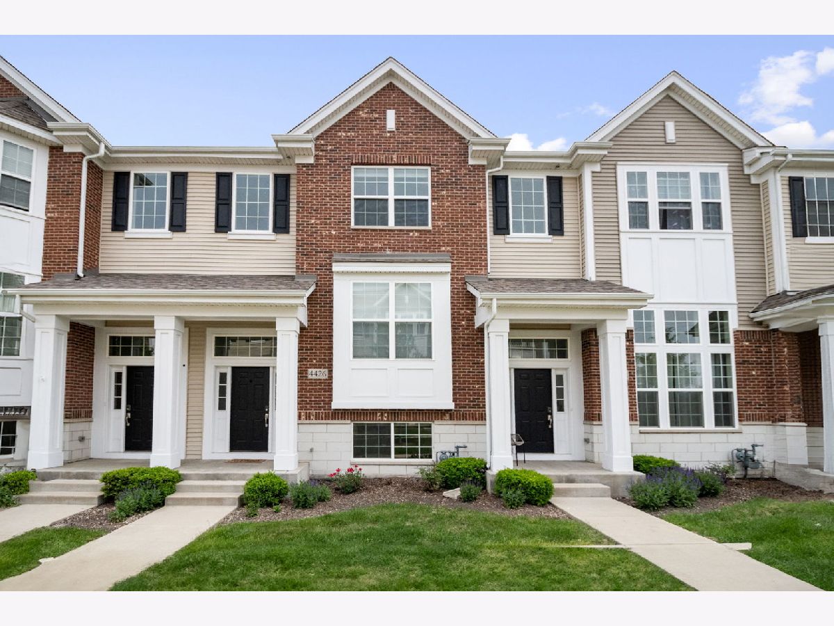 Townhomes Rented Emerson Park Naperville Illinois, 4426 Monroe
