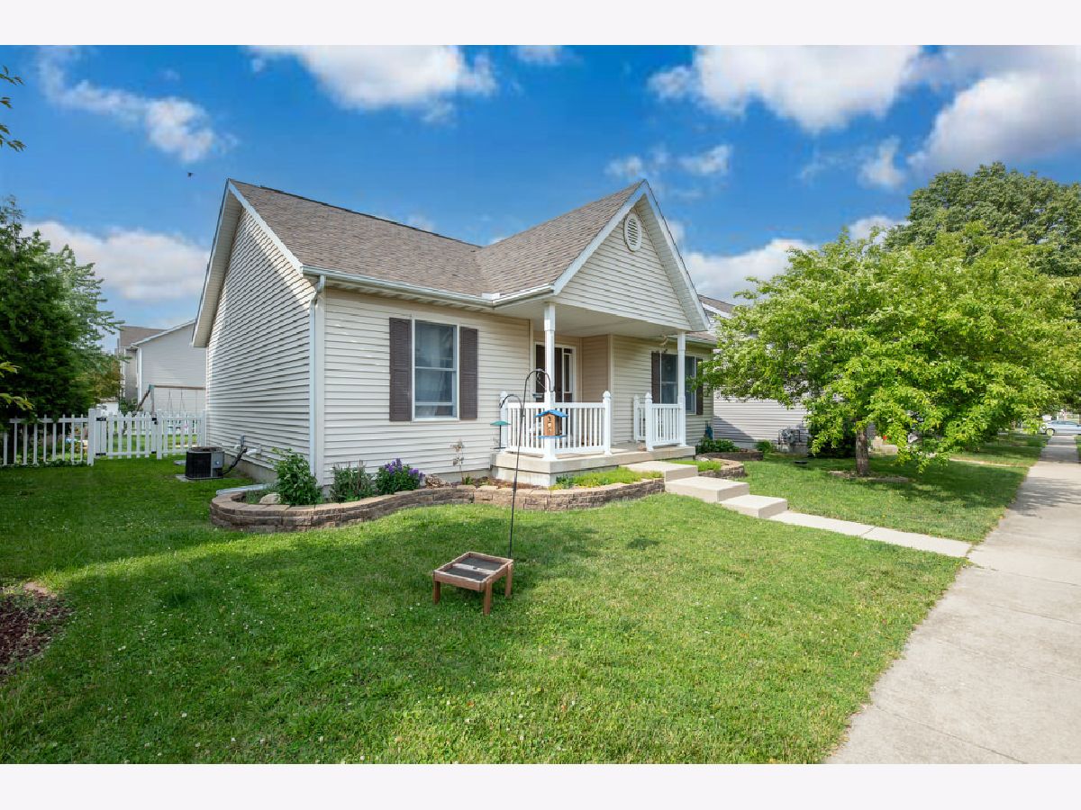Homes & Condos & Townhomes Sold Savannah Green Normal Illinois, 920 Bull