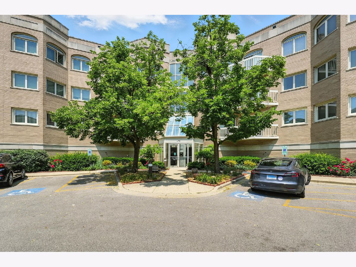 Condominiums & Homes Sold Manchester Green Buffalo Grove Illinois, 170 Manchester