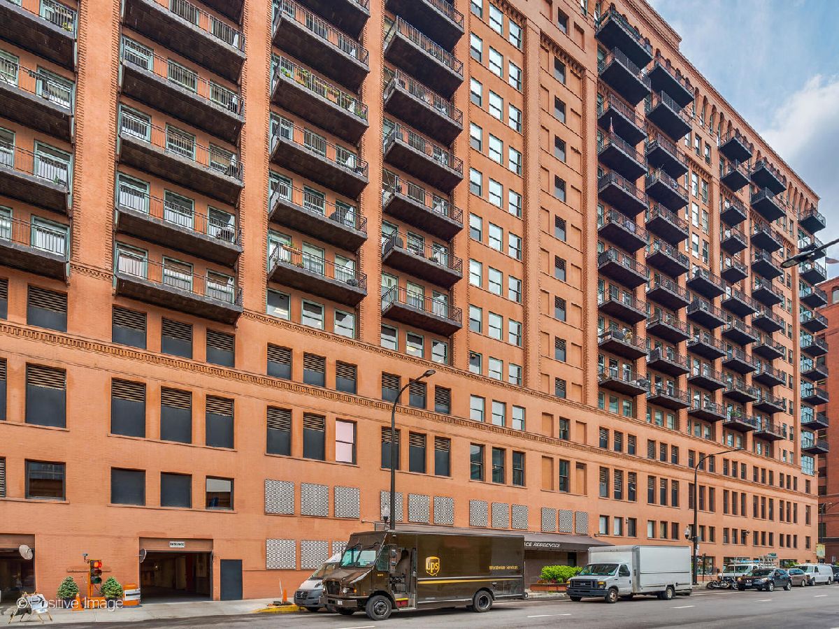 Condominiums Rented Randolph Place Chicago Illinois, 165 Canal