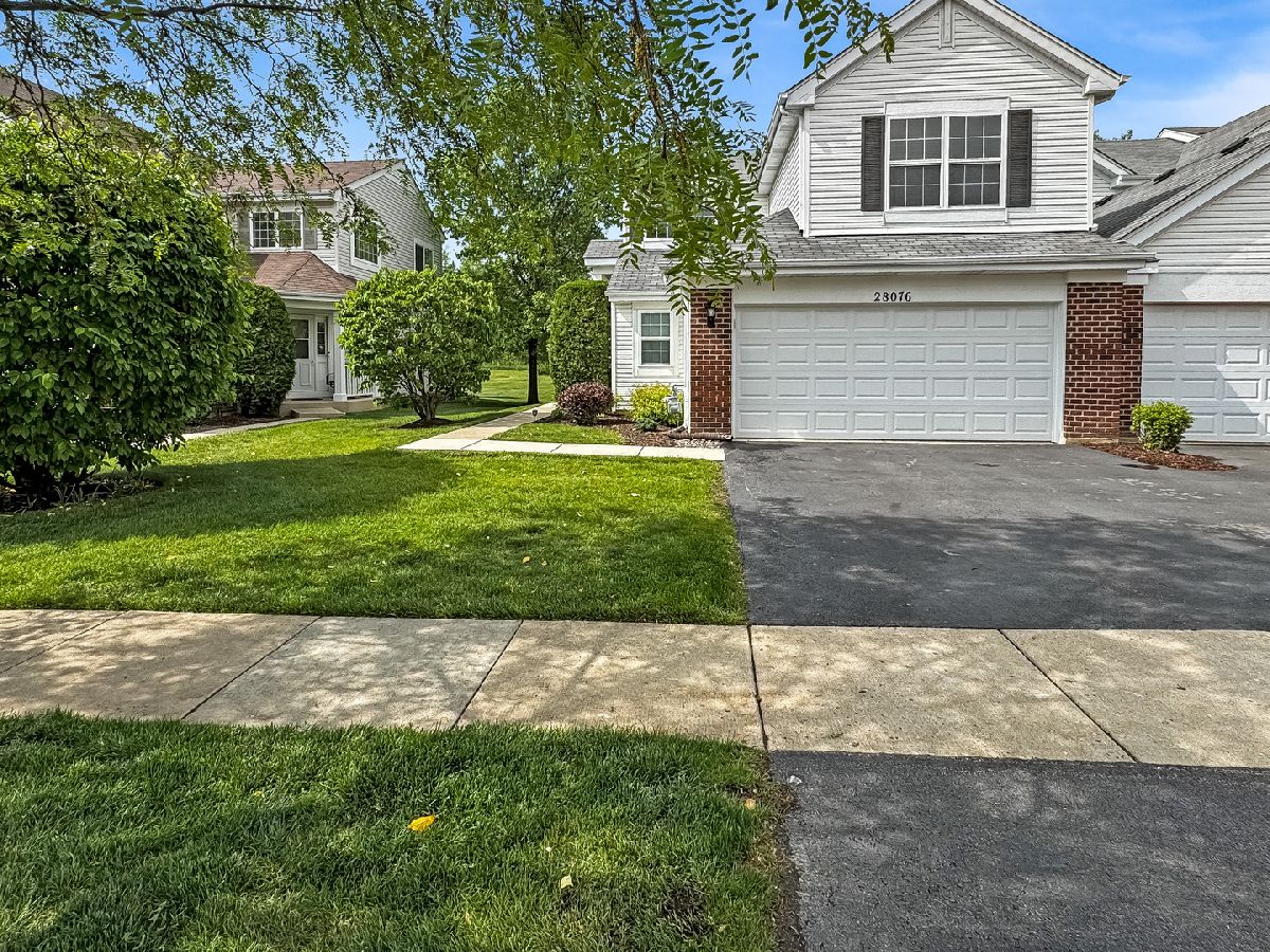 Townhomes & Homes Sold Rockwell Place Lakemoor Illinois, 28076 Niagara