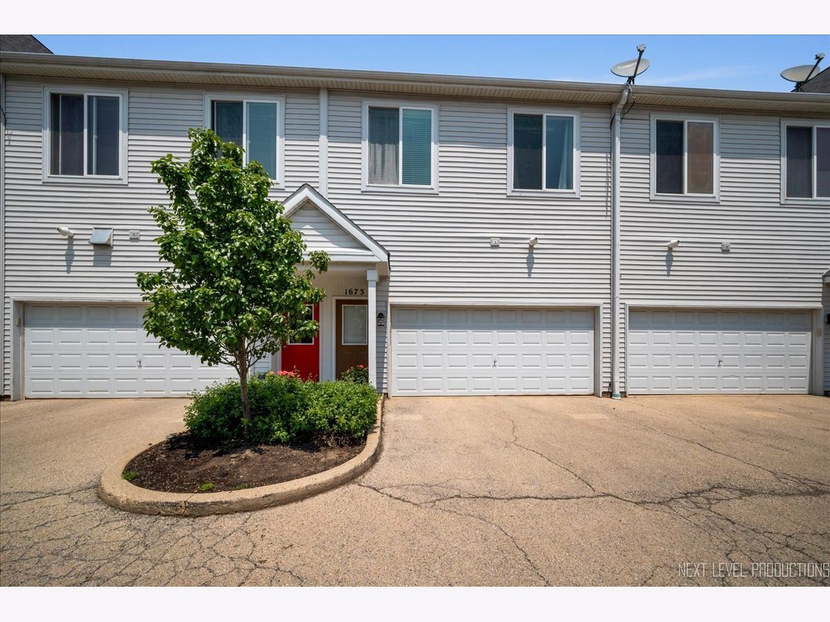 Homes & Townhomes & Condos Sold Hometown Aurora Illinois, 1673 Town Center
