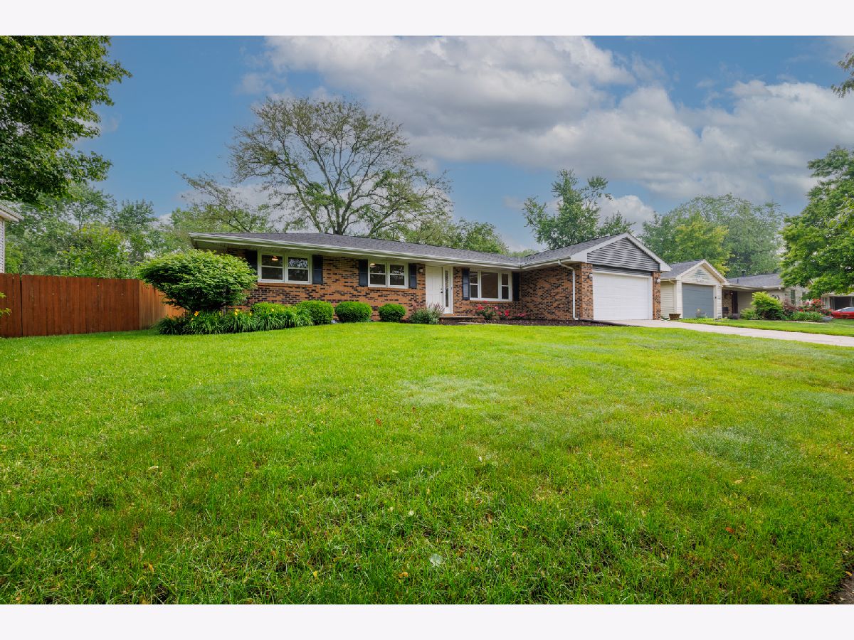 Homes & Condos & Townhomes Sold Broadmoor Bloomington Illinois, 2810 Coventry