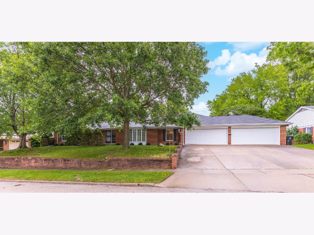 Homes & Condos & Townhomes Sold Fleetwood Bloomington Illinois, 212 Mays