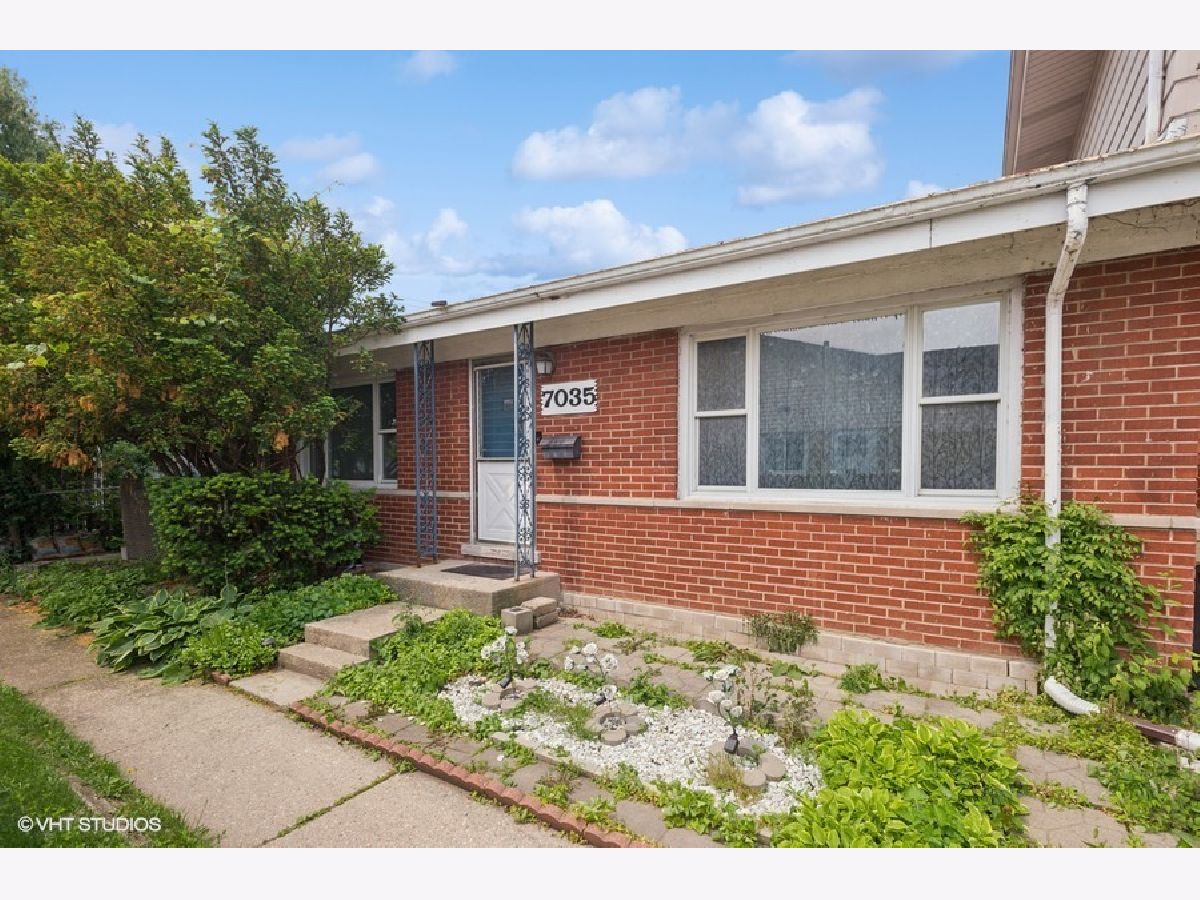 Townhomes & Homes Sold Chesterfield Gardens Niles Illinois, 7035 Greenleaf