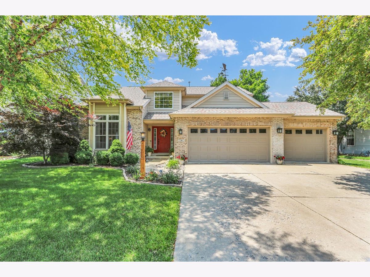 Homes & Condos & Townhomes Sold Ironwood Champaign Illinois, 2001 Mullikin