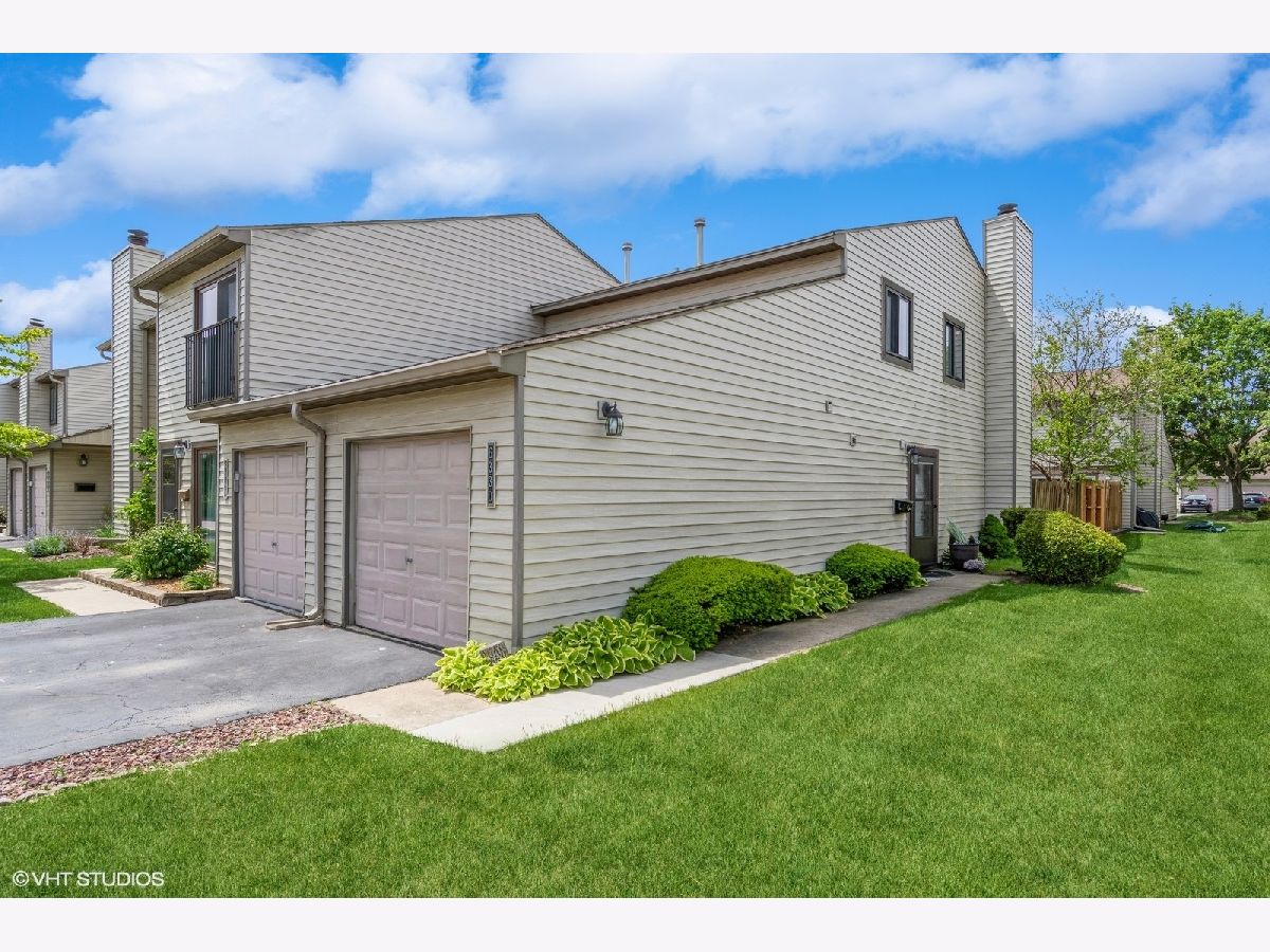 Townhomes & Condos Sold Springside Downers Grove Illinois, 6330 Hathaway