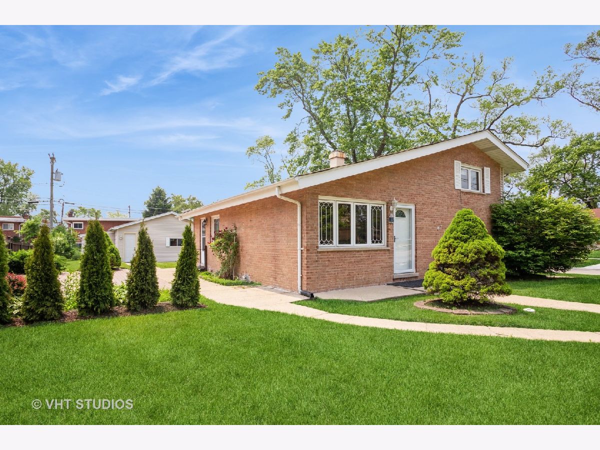 Townhomes & Homes Sold Cumberland Village Des Plaines Illinois, 157 Drake